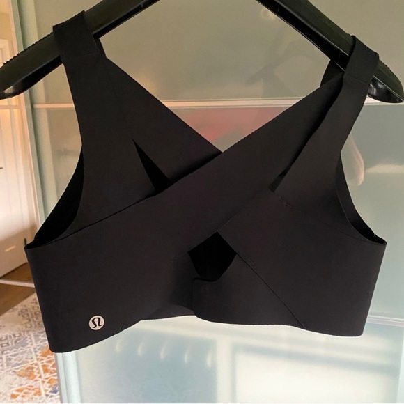 Lululemon Enlight sports bra - Picture 1 of 5